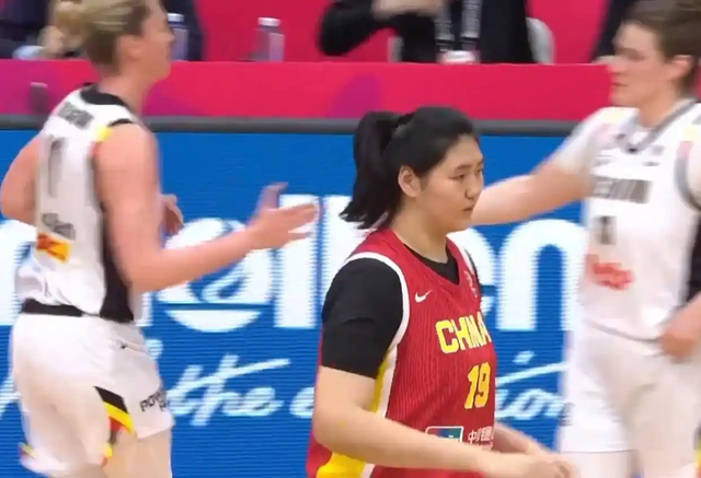世界杯官方直播软件下载-失误多三分差，中国女篮半场落后比利时14分，张子宇得分全队最高